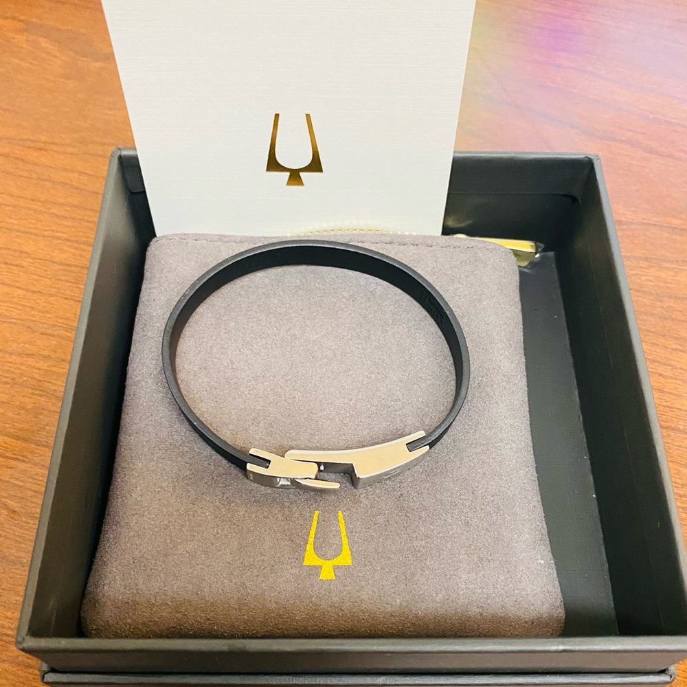 New Bulova Men’s Classic Single-Wrap Black Leather Bracelet Size: Medium